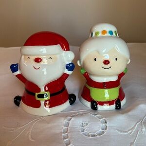 Christmas Salt & Pepper Shakers Santa Mrs Claus Holiday Decor Vintage Look🎅🏼🤶